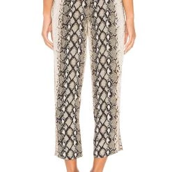 Very G store -Very G store 0a8562dccc4a4c289b53042563d3ed40 51d947f8 cf79 4707 8d50 bbe18ddb8d29 1080x