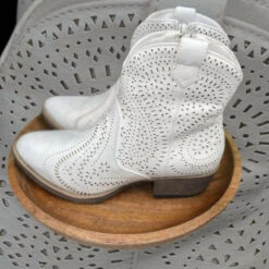Very G store 29 Very G women Zest Booties in White