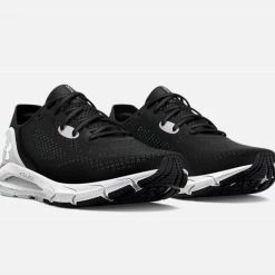 Under Armour women Hovr Sonic 5 Running Shoe in Black