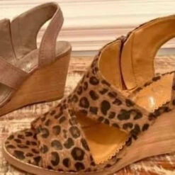 Very G women Zeta Wedge Shoe in Spotted