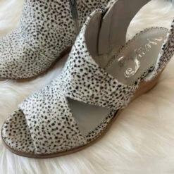 Very G women Zeta Wedge in Cream