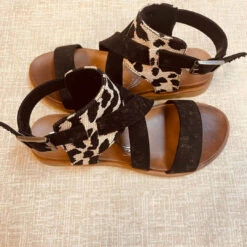 Very G women Jayla Sandal in Black Spotted