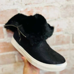 Very G women Plusher Shoe in Black