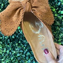 Very G women Marilyn Bow Sandal in Tan