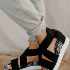 Very G women Allie Strap Sandal in Black