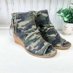 Very G women Keely Wedge in Camo -Very G store cf1c5216b0454669a04edcd005bb55ae 94167d54 1486 4d02 9037 6796671f7067 1080x