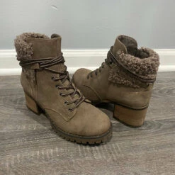 Very G women Olivia Boots in Taupe