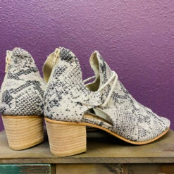 Very G women Sillian Peep Toe Booties in Cream 7 Very G women Sillian Peep Toe Booties in Cream -Very G store d4981353de5e4fff98a9d45a0ab295dc 1080x